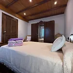 Agradable Casa De Aldea En Un Entorno Natural Hébergement de vacances Layosa