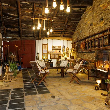 Feriehus Agradable Casa De Aldea En Un Entorno Natural Layosa